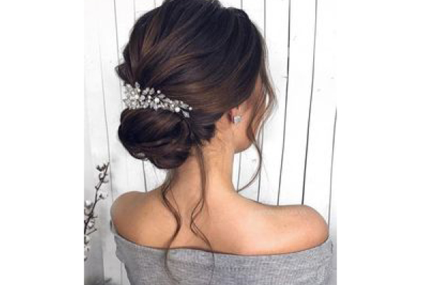 Bridal twirls! Pretty bridal hairstyle by Swank for reception. Bridal  hairstyle with roses. Receptio… | Wedding bun hairstyles, Bun hairstyles,  Loose bun hairstyles
